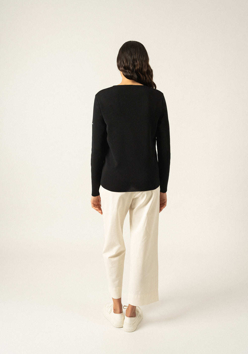 Brehat V neck jumper - in soft wool (NOIR)