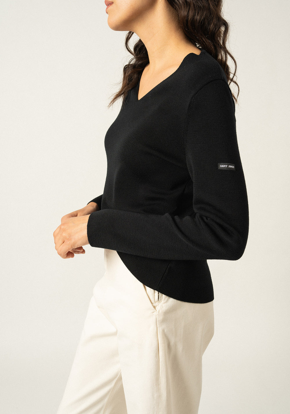 Brehat V neck jumper - in soft wool (NOIR)