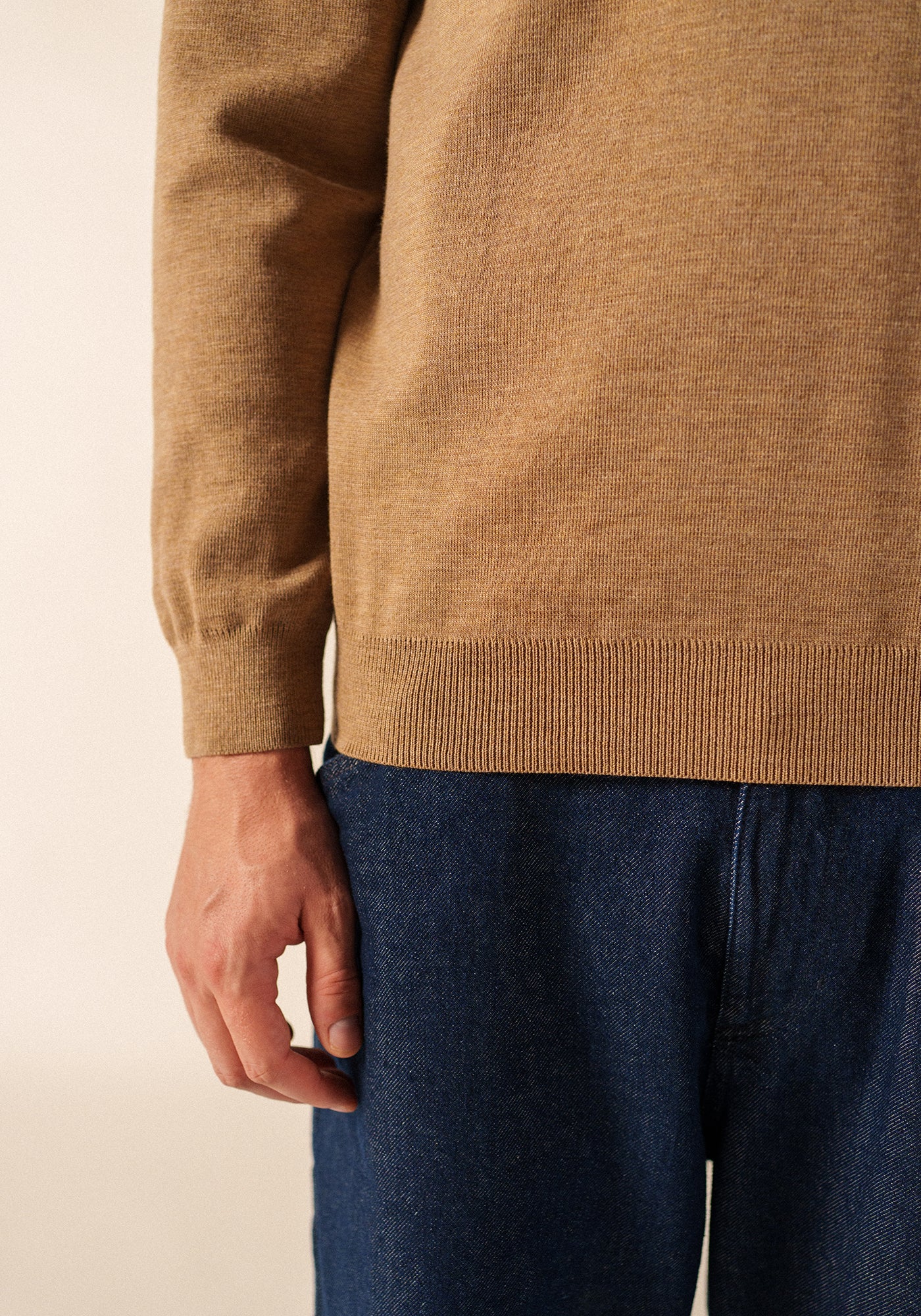 Jersey de cuello en V de lana suave (BEIGE FONCE)