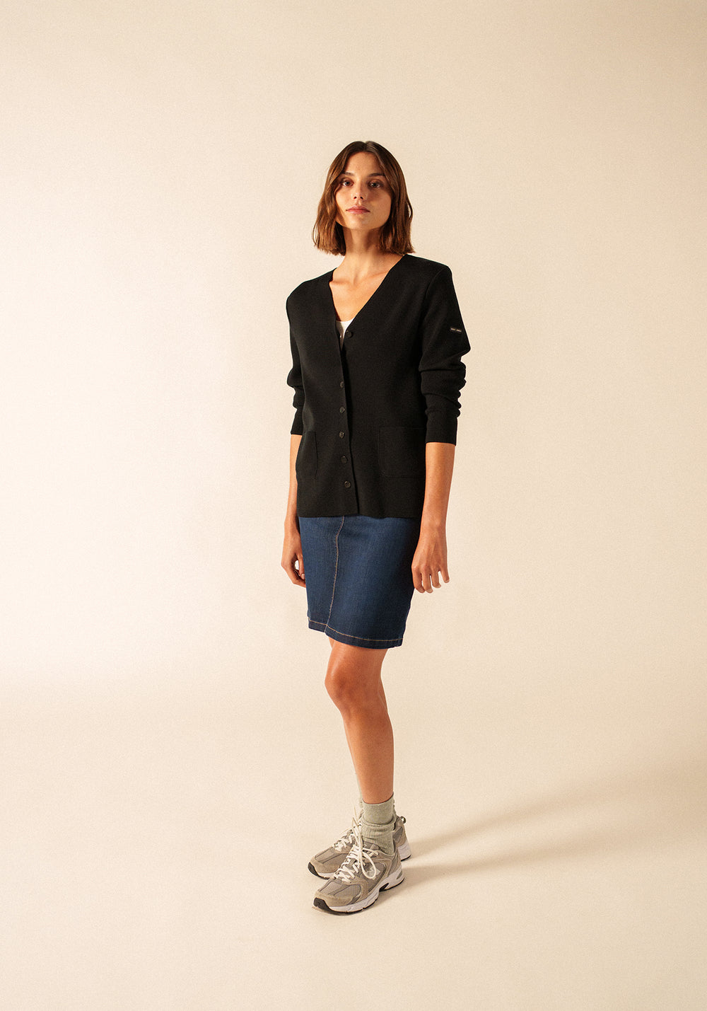 Blainville V neck cardigan - buttoned, in soft wool (NOIR)