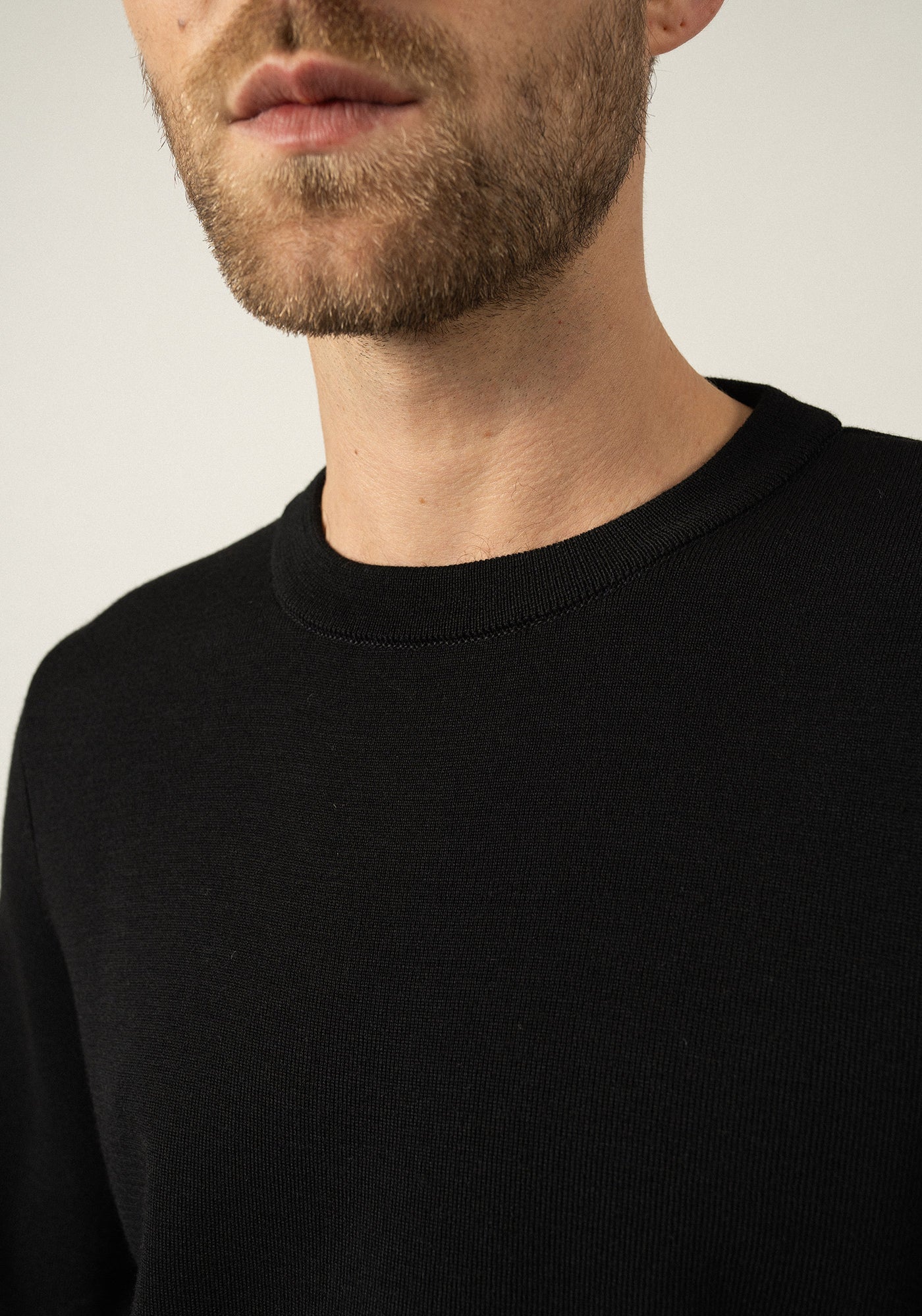 Cruiser round neck jumper - in soft wool (NOIR)