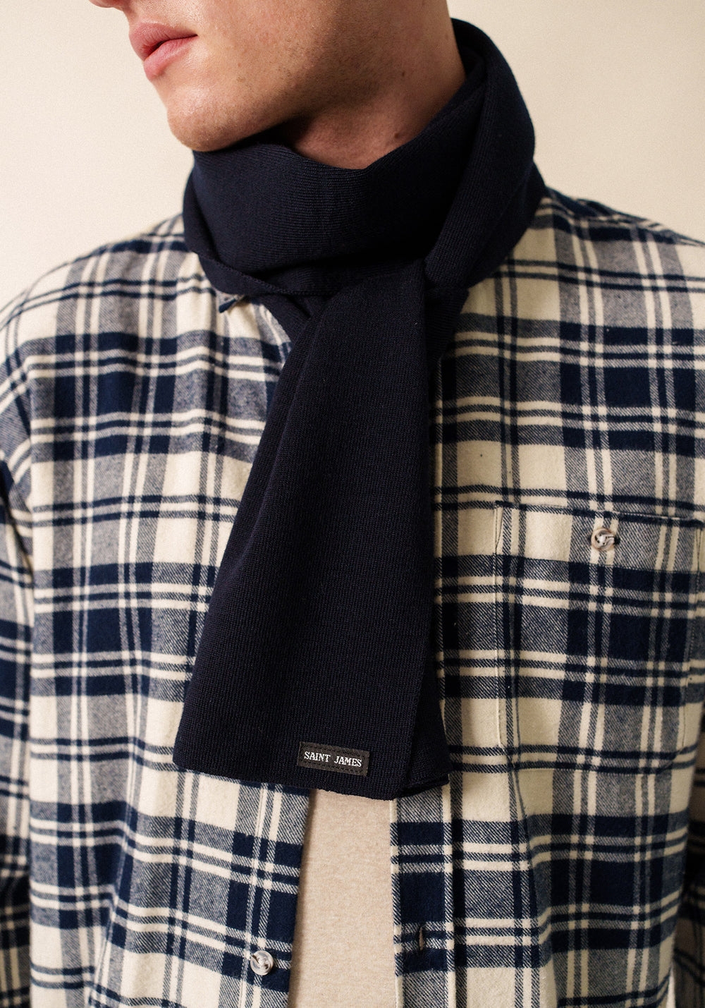 Marée Solid Scarf - in wool (NAVY)