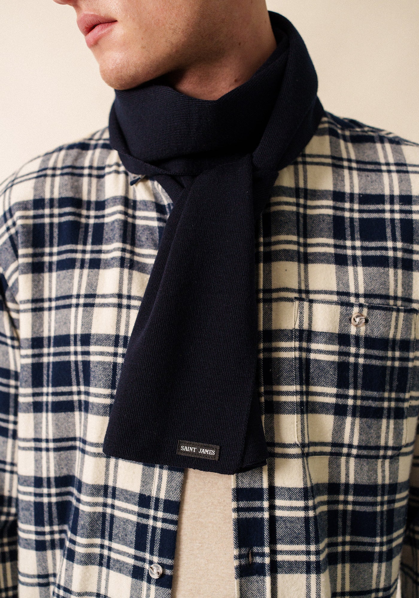 Marée Solid Scarf - in wool (NAVY)