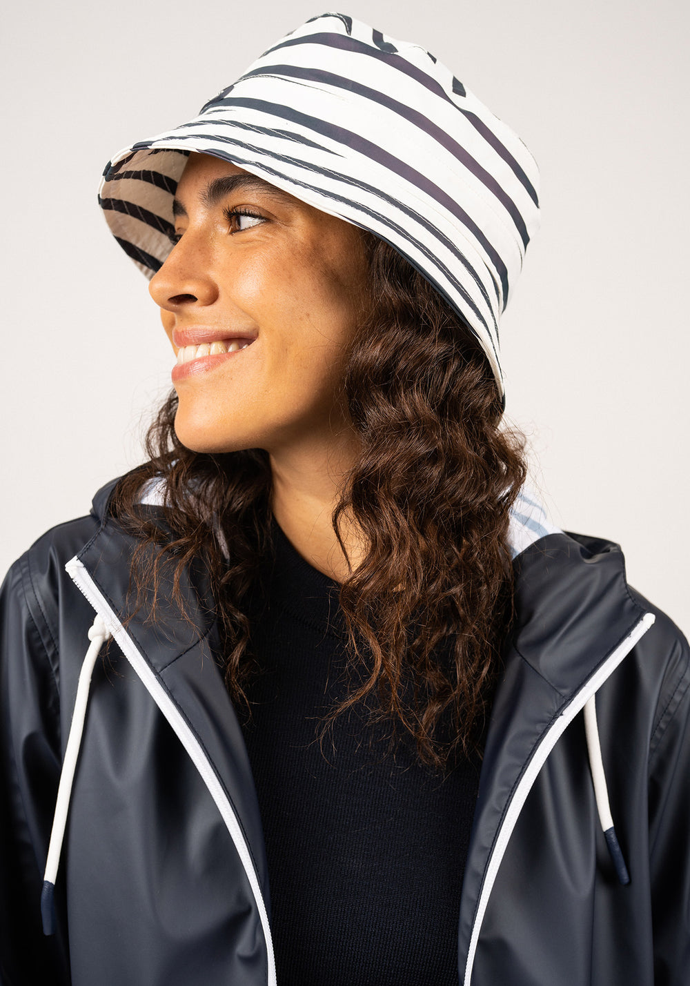 Rain bucket hat (RAYE ECUME/MARINE)